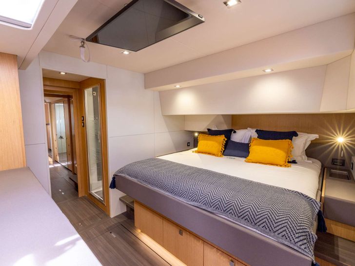 Af starboard queen berth guest suite Af starboard queen berth guest suite