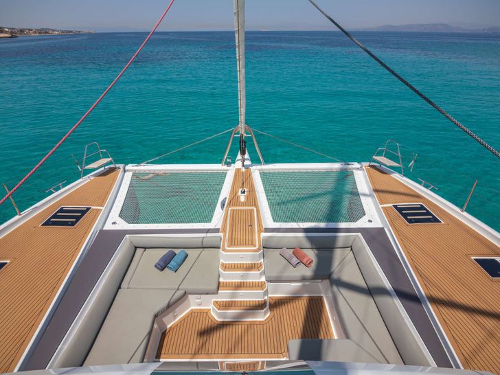ASTORIA Fountaine Pajot Samana 59 - foredeck lounge and twin trampolines ASTORIA Fountaine Pajot Samana 59 - foredeck lounge and twin trampolines