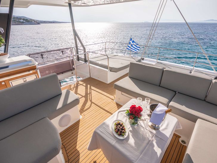 ASTORIA Fountaine Pajot Samana 59 - flybridge lounging area ASTORIA Fountaine Pajot Samana 59 - flybridge lounging area