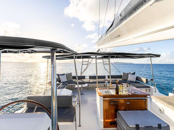 TRUE STORY Fountaine Pajot Victoria 67 - flybridge TRUE STORY Fountaine Pajot Victoria 67 - flybridge