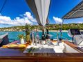 TRUE STORY Fountaine Pajot Victoria 67 - flybridge dining table TRUE STORY Fountaine Pajot Victoria 67 - flybridge dining table