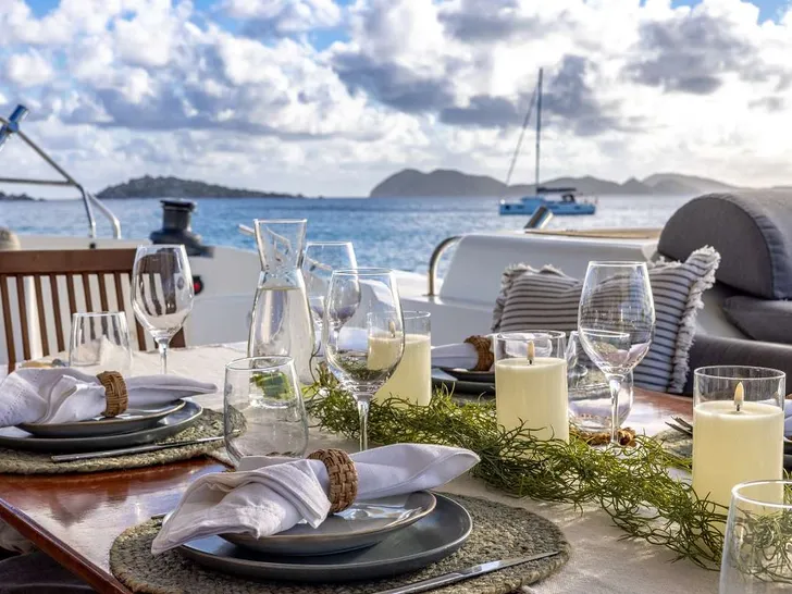 TRUE STORY Fountaine Pajot Victoria 67 - alfresco dining set up TRUE STORY Fountaine Pajot Victoria 67 - alfresco dining set up