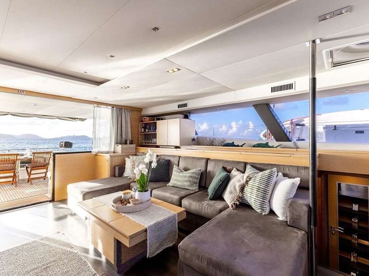 TRUE STORY Fountaine Pajot Victoria 67 - saloon TRUE STORY Fountaine Pajot Victoria 67 - saloon
