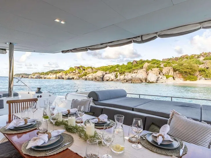 TRUE STORY Fountaine Pajot Victoria 67 - alfresco dining TRUE STORY Fountaine Pajot Victoria 67 - alfresco dining
