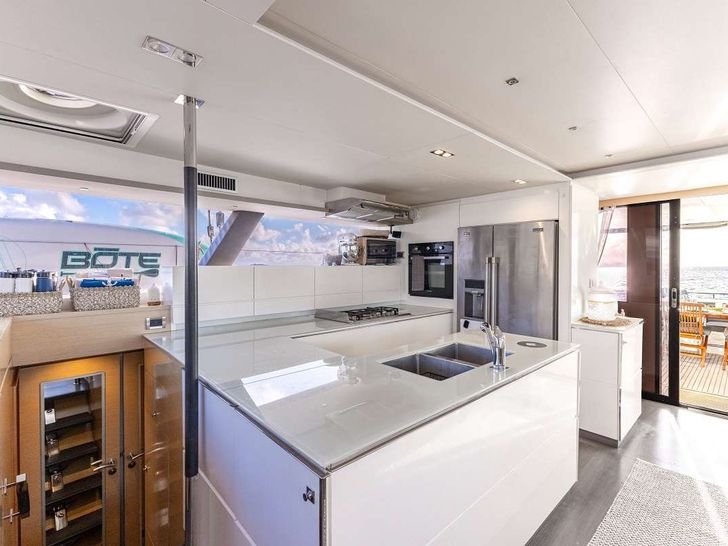 TRUE STORY Fountaine Pajot Victoria 67 - galley TRUE STORY Fountaine Pajot Victoria 67 - galley