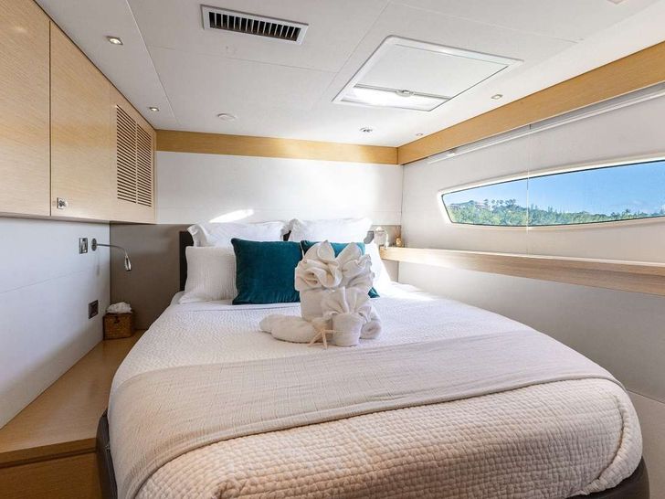TRUE STORY Fountaine Pajot Victoria 67 - VIP cabin TRUE STORY Fountaine Pajot Victoria 67 - VIP cabin