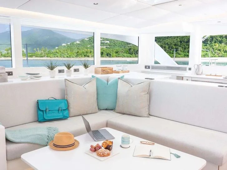 VOYAGE 590e - saloon VOYAGE 590e - saloon