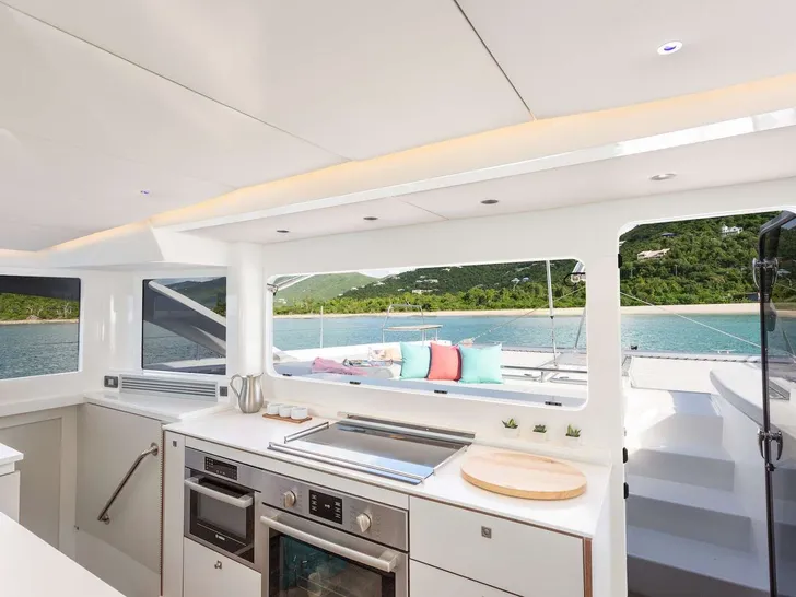 VOYAGE 590e - galley VOYAGE 590e - galley