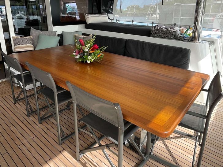 THE PURSUIT - Lagoon 620,aft deck dining THE PURSUIT - Lagoon 620,aft deck dining
