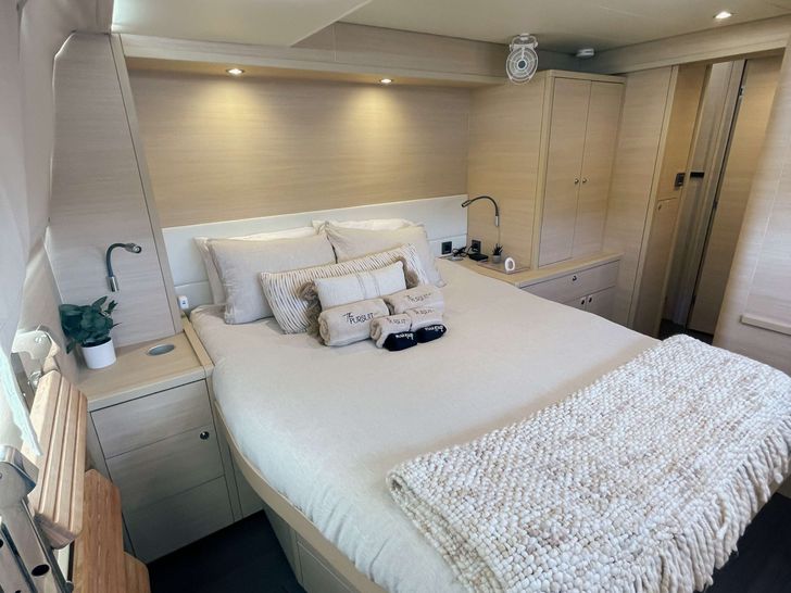 THE PURSUIT - Lagoon 620,master cabin