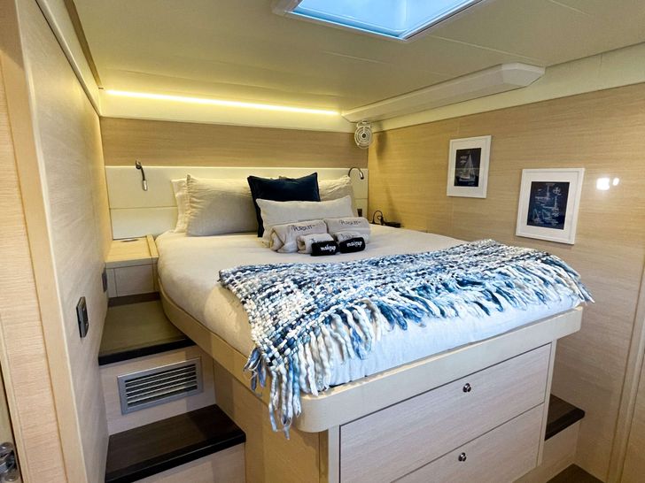 THE PURSUIT - Lagoon 620,port forward cabin