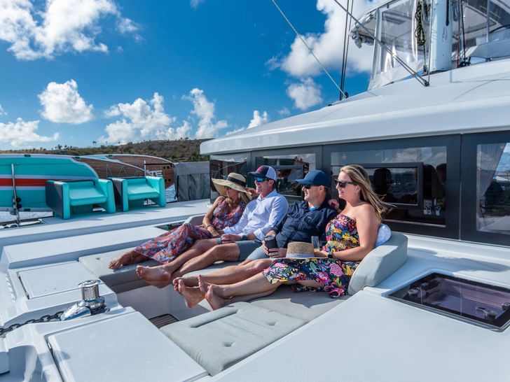 LIQUID ZEN Lagoon 52 - foredeck LIQUID ZEN Lagoon 52 - foredeck