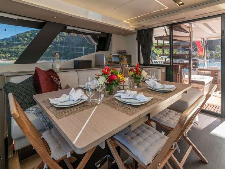 COLIBRI Fountaine Pajot Alegria 67 - indoor dining area COLIBRI Fountaine Pajot Alegria 67 - indoor dining area