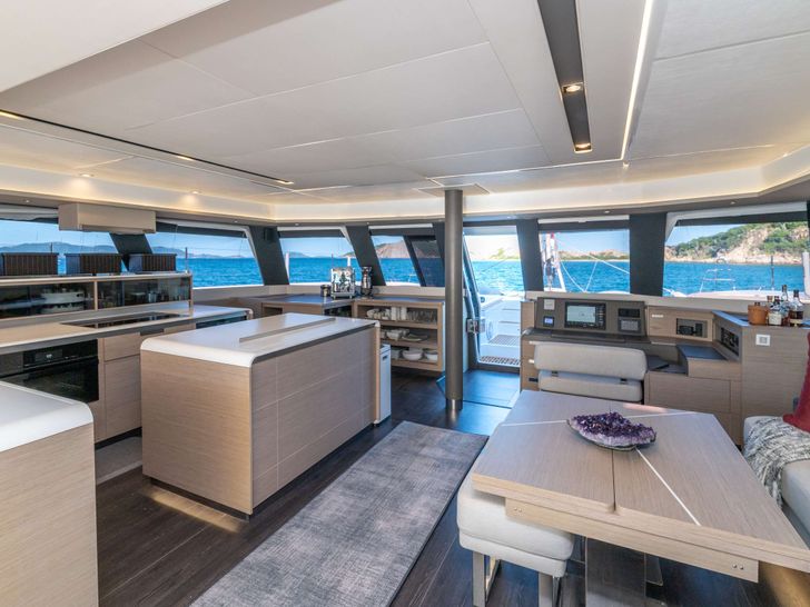 COLIBRI Fountaine Pajot Alegria 67 - saloon COLIBRI Fountaine Pajot Alegria 67 - saloon
