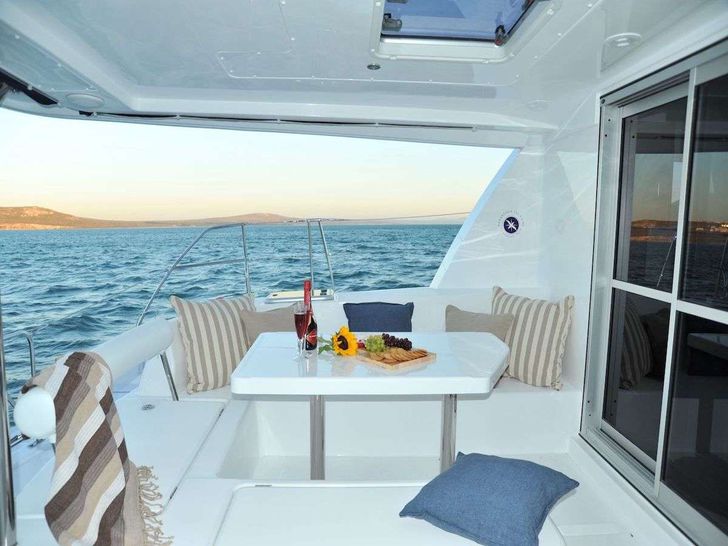 SOL SEEKER - Aft Deck SOL SEEKER - Aft Deck