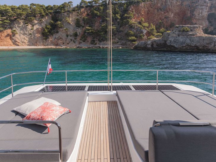 ALLURE Fountaine Pajot 59 - foredeck ALLURE Fountaine Pajot 59 - foredeck
