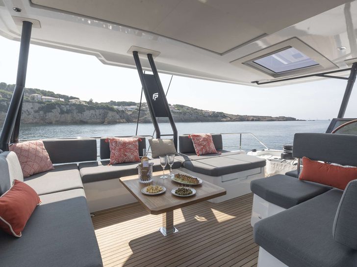 ALLURE Fountaine Pajot 59 - flybridge ALLURE Fountaine Pajot 59 - flybridge