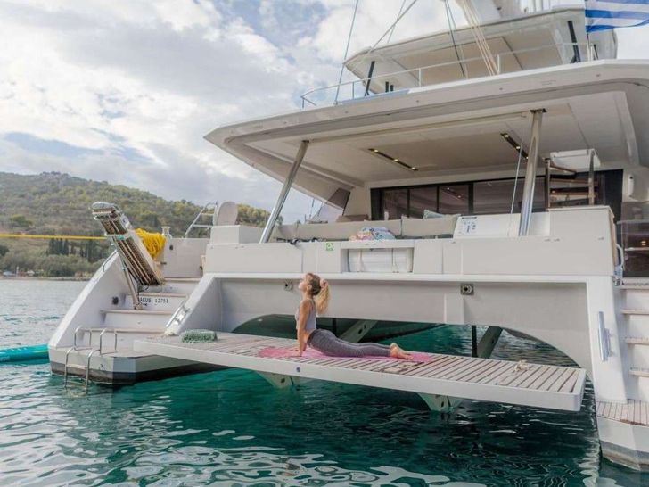 ALLURE Fountaine Pajot Samana 59 - swim platform ALLURE Fountaine Pajot Samana 59 - swim platform
