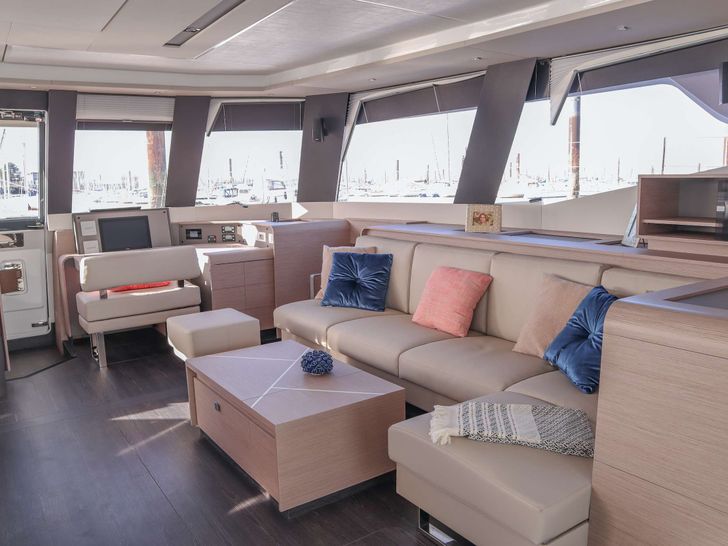 ALLURE Fountaine Pajot 59 - saloon ALLURE Fountaine Pajot 59 - saloon