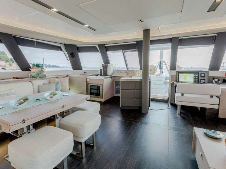 ALLURE Fountaine Pajot Samana 59 - main saloon ALLURE Fountaine Pajot Samana 59 - main saloon