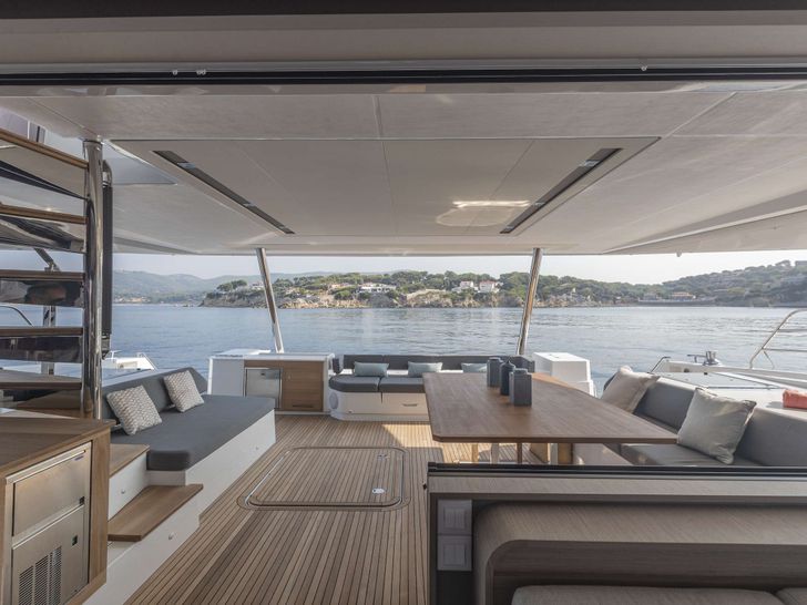 ALLURE Fountaine Pajot 59 - aft deck with dining and lounging ALLURE Fountaine Pajot 59 - aft deck with dining and lounging
