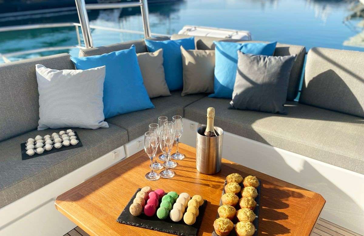 Charter Yacht ALLURE - Fountaine Pajot Samana 59 - 5 Cabins - Athens - Mykonos - Paros - Cyclades - Greece