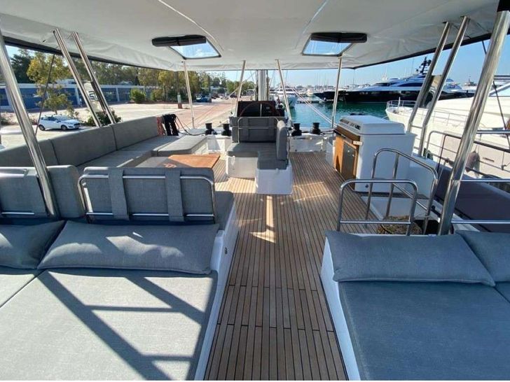 ALLURE Fountaine Pajot Samana 59 - flybridge ALLURE Fountaine Pajot Samana 59 - flybridge