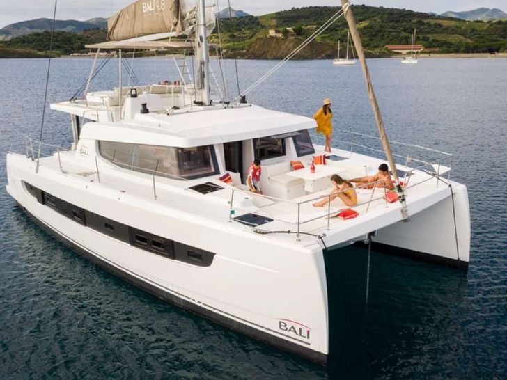 Side view / foredeck