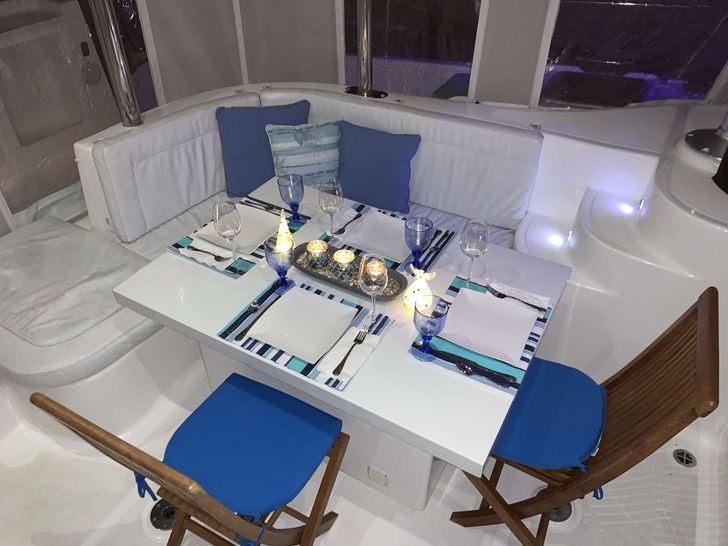 RUMAWAY - Dining RUMAWAY - Dining