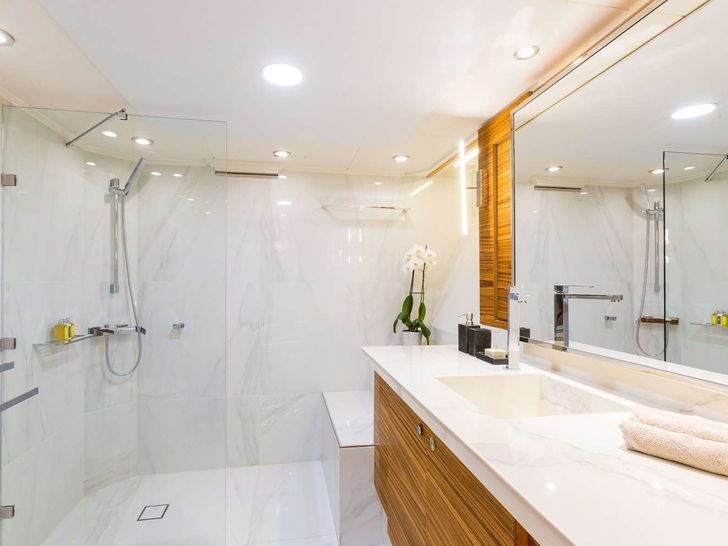 AQUARELLA Devonport 42 - master cabin bathroom with vanity unit AQUARELLA Devonport 42 - master cabin bathroom with vanity unit