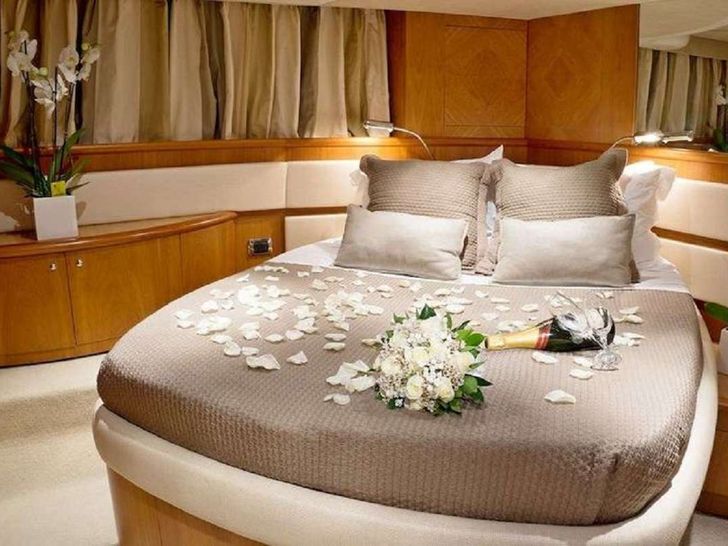 PRAXIS 4 - Aicon Yachts 63 ft,master cabin PRAXIS 4 - Aicon Yachts 63 ft,master cabin