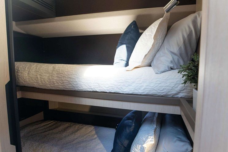 Charter Yacht LITQUIDITY - Azimut 68 - 4 Cabins - Bal Harbour - Miami - Florida East Coast - USA