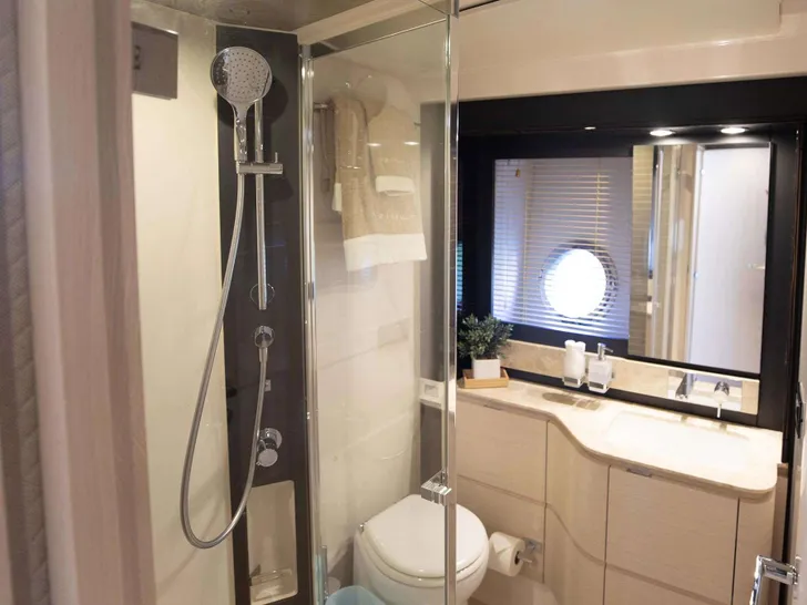LITQUIDITY - Azimut 68,bathroom LITQUIDITY - Azimut 68,bathroom