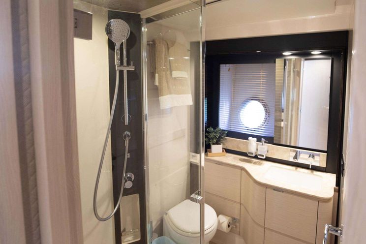 Charter Yacht LITQUIDITY - Azimut 68 - 4 Cabins - Bal Harbour - Miami - Florida East Coast - USA