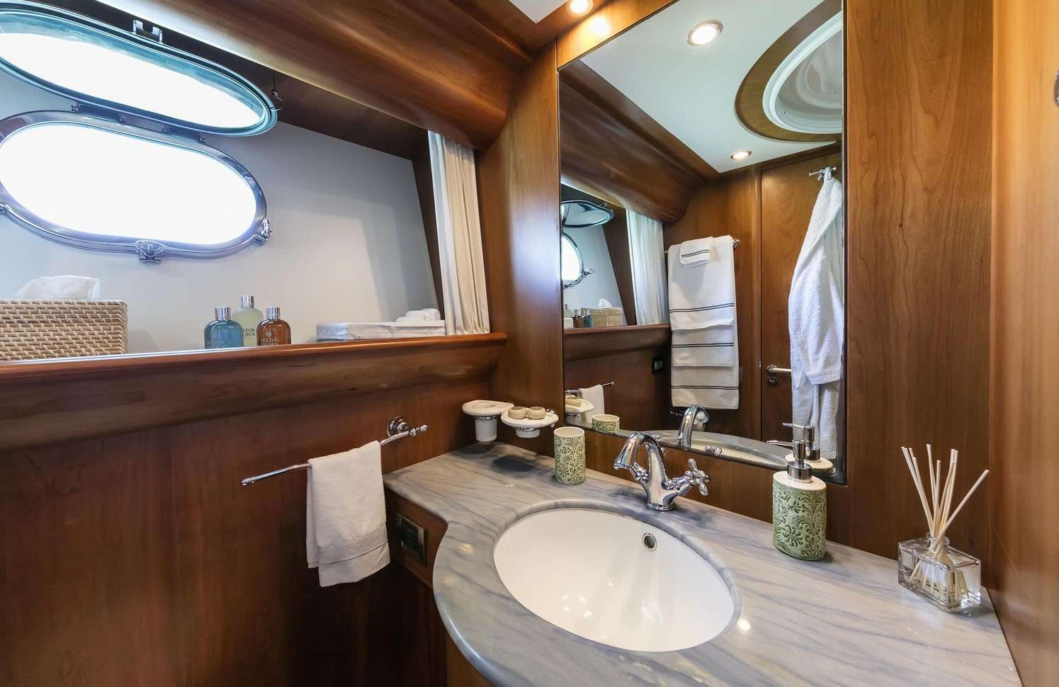 GORGEOUS Canados 72 - master cabin bathroom