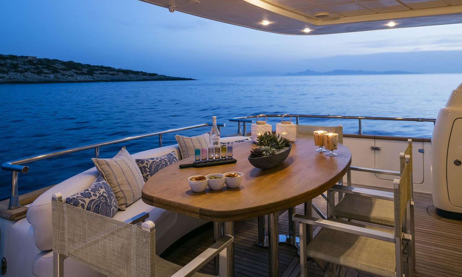 GORGEOUS Canados 72 - aft deck