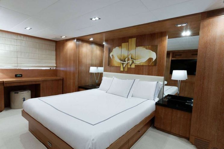 Charter Yacht EVA - Mangusta 92 - 4 cabins - Miami - Nassau