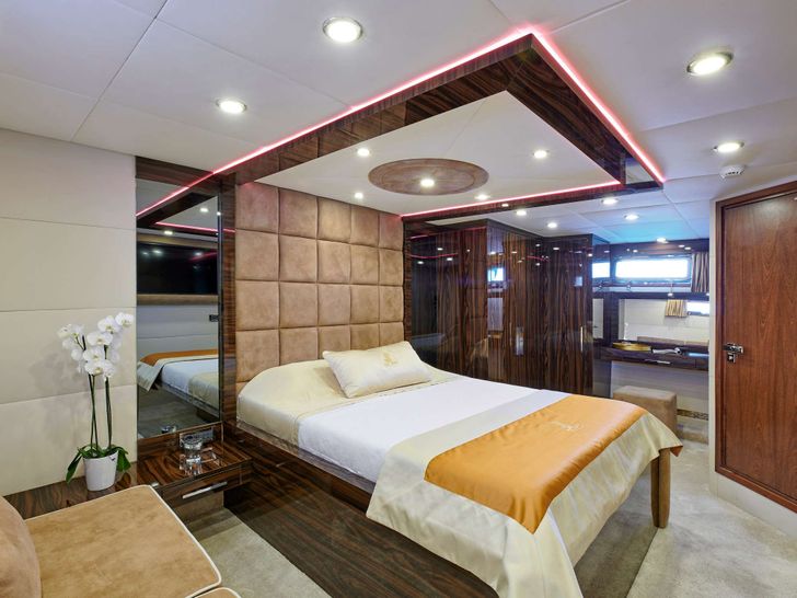 WIDE LIBERTY - master cabin