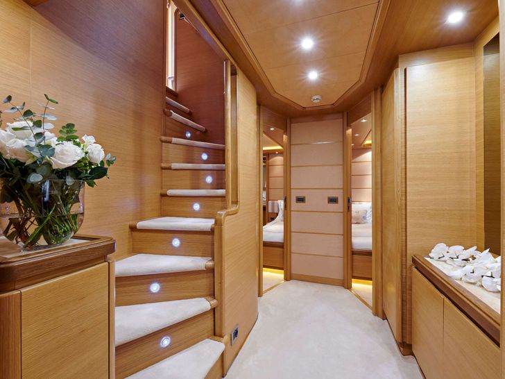 SEVEN S Ferretti Yacht Foyer