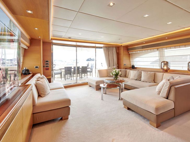 SEVEN S Ferretti Yacht Salon