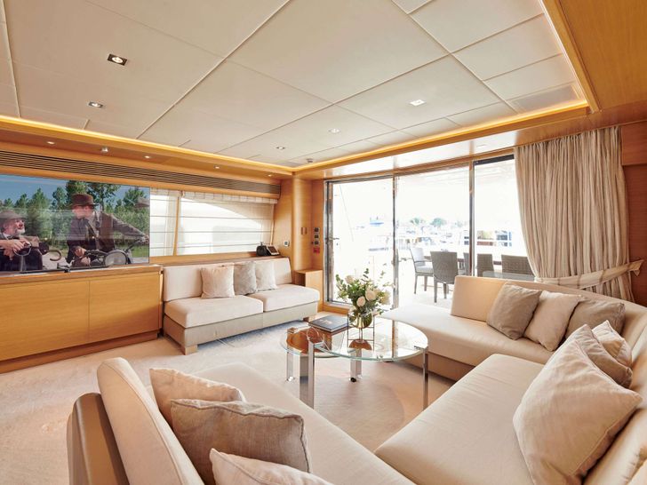 SEVEN S Ferretti Yacht Saloon