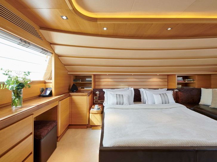 SEVEN S Ferretti Yacht Master Main Deck