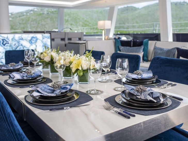 RELENTLESS II 80 Sunreef 80 - alfresco dining set up RELENTLESS II 80 Sunreef 80 - alfresco dining set up