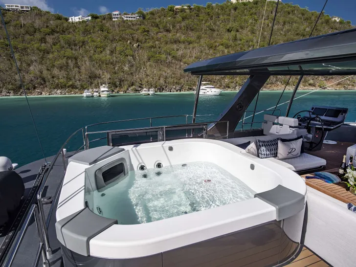 RELENTLESS II 80 Sunreef 80 - jacuzzi RELENTLESS II 80 Sunreef 80 - jacuzzi