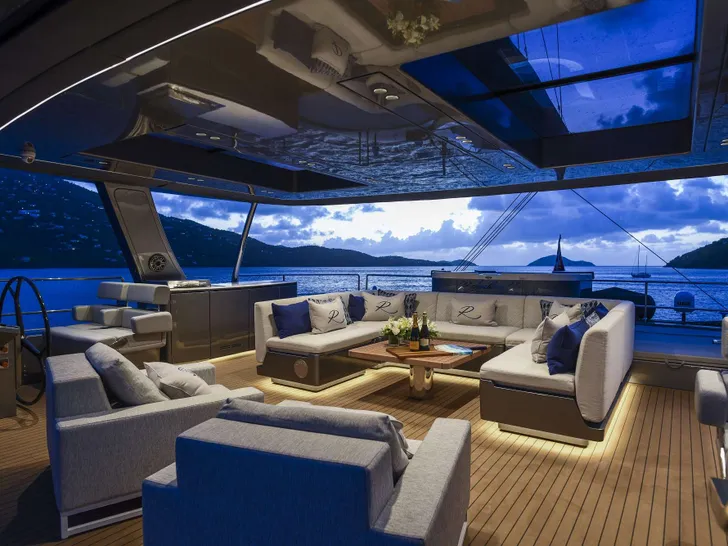 RELENTLESS II 80 Sunreef 80 - flybridge RELENTLESS II 80 Sunreef 80 - flybridge