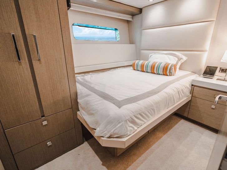 BELLA SKY - HATTERAS 75 Starboard Double Stateroom BELLA SKY - HATTERAS 75 Starboard Double Stateroom
