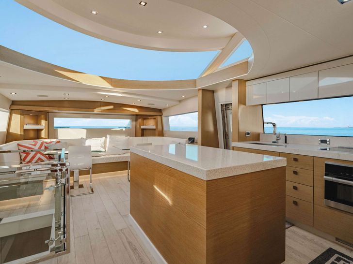 BELLA SKY - HATTERAS 75 Galley BELLA SKY - HATTERAS 75 Galley