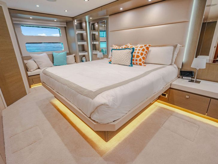 BELLA SKY - HATTERAS 75 King Master Stateroom BELLA SKY - HATTERAS 75 King Master Stateroom