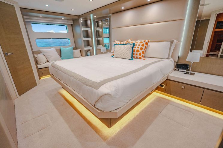 Charter Yacht BELLA SKY - Hatteras 75 - 4 Cabins - Nassau - Staniel Cay - Exumas