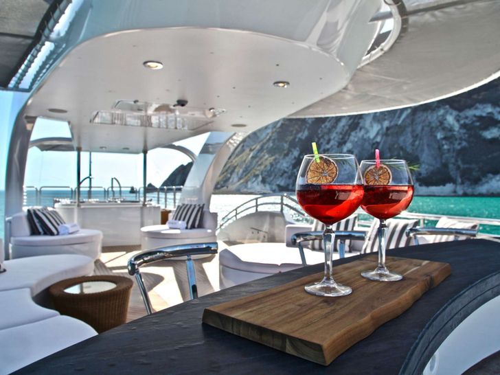 ALALYA ISA 47m - sun deck bar ALALYA ISA 47m - sun deck bar